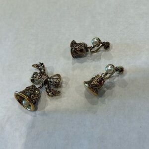 Vintage 1950s dangle bell screw on earrings and matching pin gold / jewel